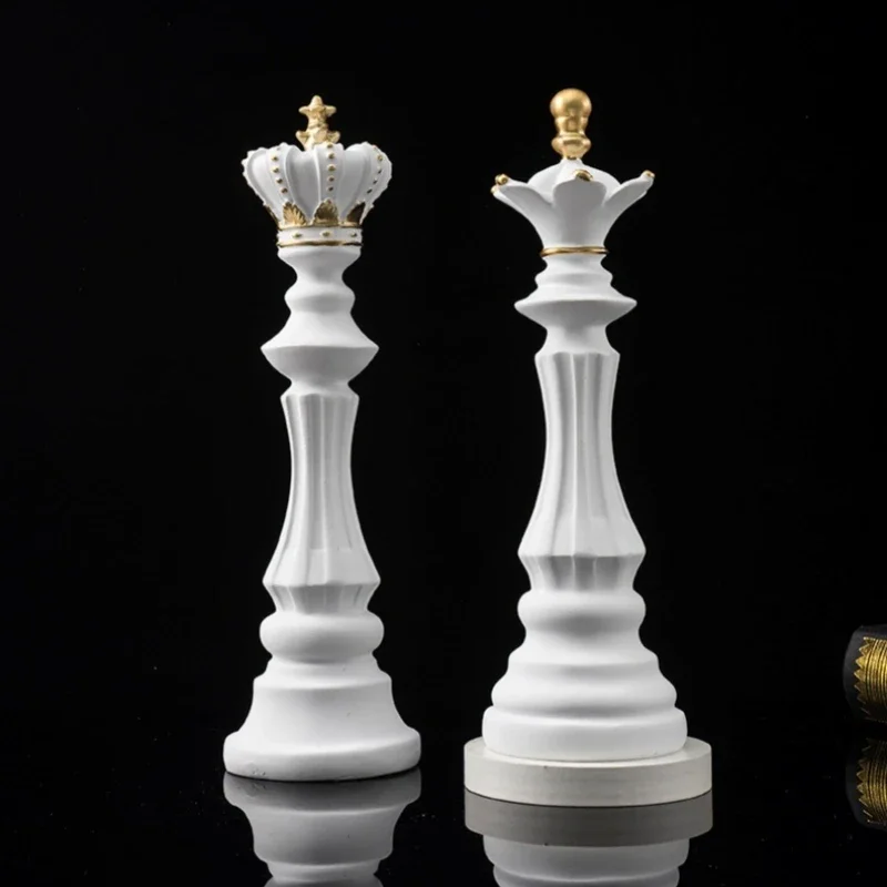NORTHEUINS Resin Retro International Chess Figurine for Interior King Knight Sculpture Home Desktop Decor Living Room Decoration