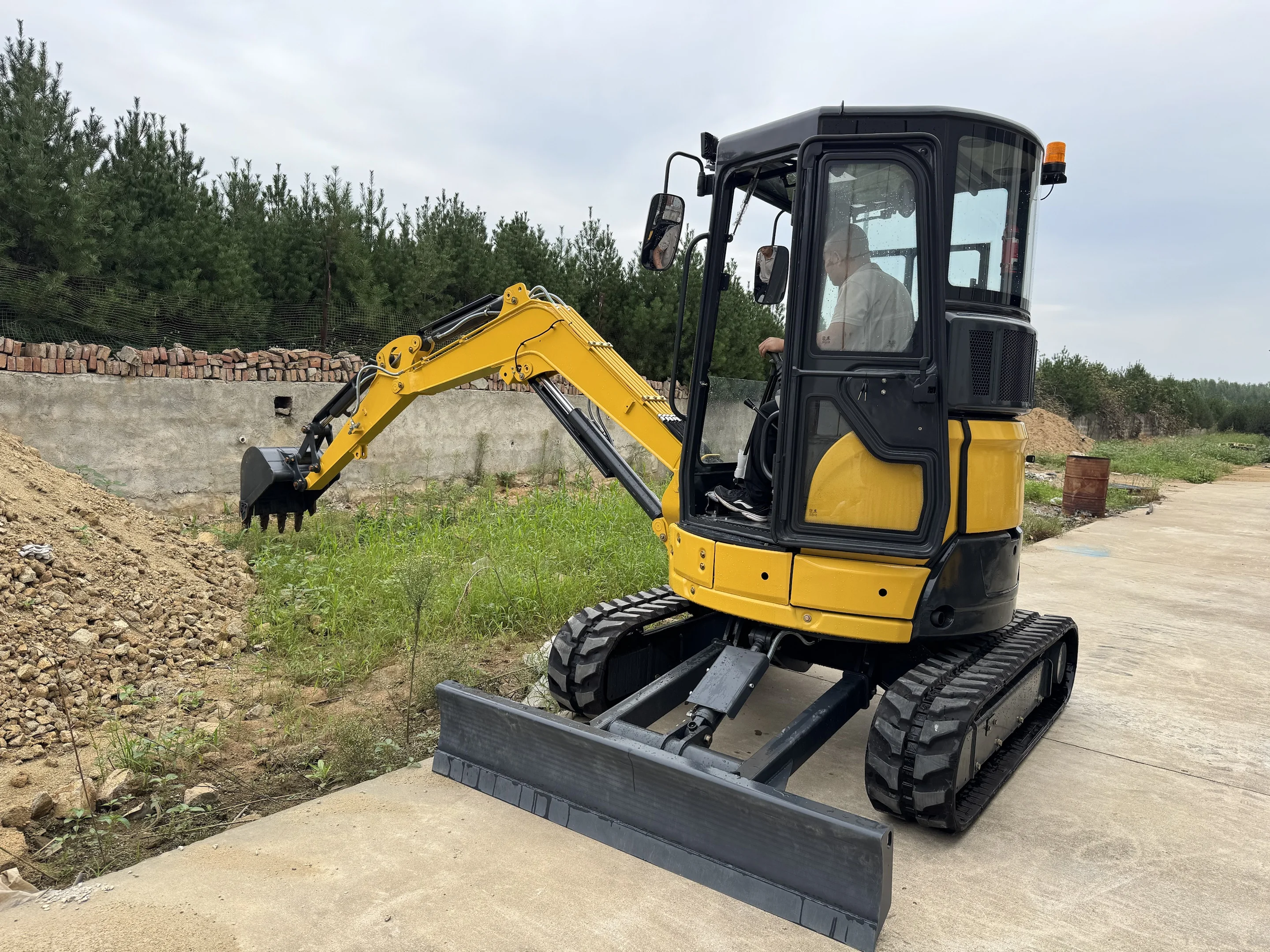 Mini koparka 3,5 tony z silnikiem Kubota zgodnym z EPA, nowa, gąsienicowa, mała koparka w niskiej cenie.