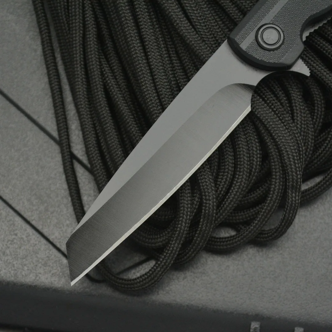 Coltello pieghevole Field Camping Style Edc, con lama in acciaio 8Cr, manico in nylon e fibra di vetro. È un strumento di sopravvivenza essenziale per escursioni, avventure e campeggio, adatto come regalo di Natale, compleanno o Natale per la festa del papà.