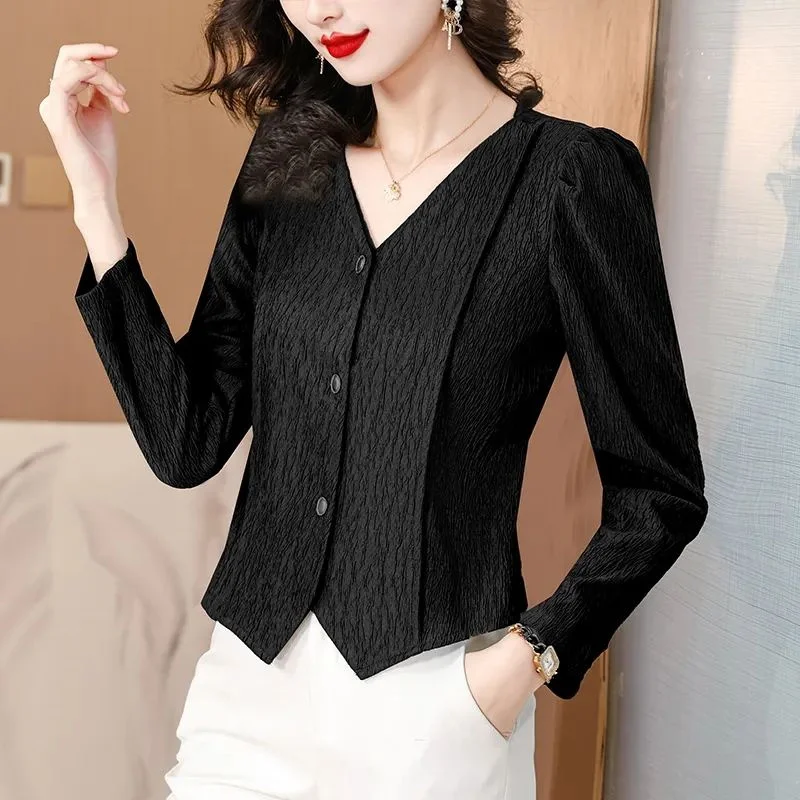 Camicia francese con scollo a V Nuovo cappotto da donna Primavera Autunno 2026 Design Sense Giacche Stile occidentale Moda Chic Top femminili Camicetta allentata