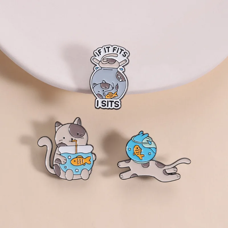 Animal Brooches Cartoon Fish Drinking Water Metal Badges Small Gifts Wholesale Cap Pins for Clothes Backpack Pin Brooch Lapel