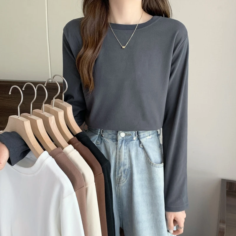 เสื้อยืดแขนยาวทรงเข้ารูปผ้ากำมะหยี่สองด้าน สีพื้นทันสมัย เหมาะสำหรับใส่เป็นเสื้อตัวในช่วงฤดูใบไม้ร่วงและฤดูหนาว รุ่นใหม่