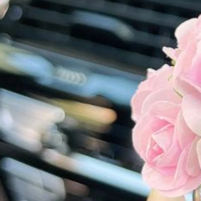 Popular Car Decoration Ornament Cute Simulation Rose Flower Vase Auto Dashboard Decoration Gadgets For Woman Car Accessories