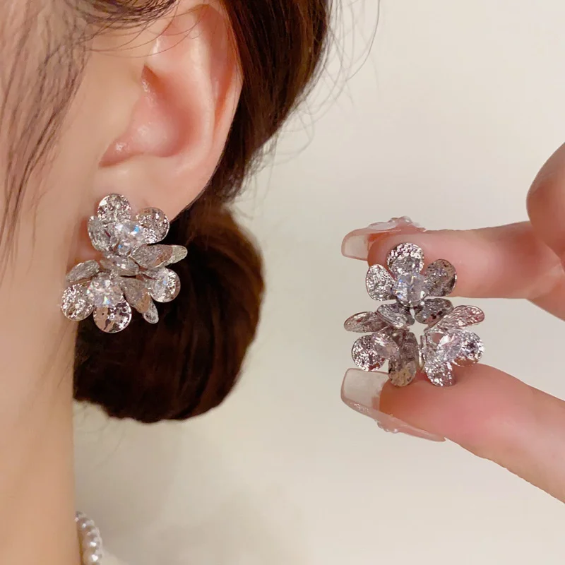 Fashion Jewelry Metal Zircon Flower Stud Earrings For Women Gifts Simply Design Ear Accessories e1484