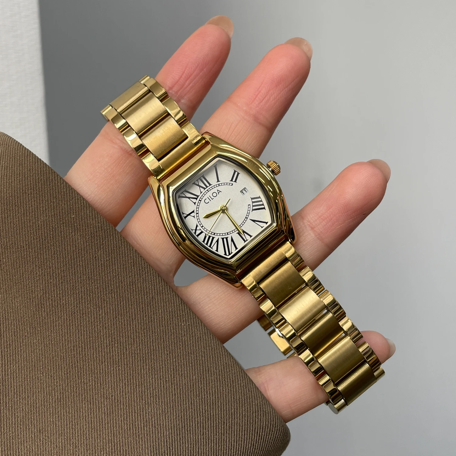 

CILOA Gold Retro Women's Watch, New Tonneau Shape, Stylish and High-Quality, a Suitable Gift for Girlfriend, Niche Quartz Watch