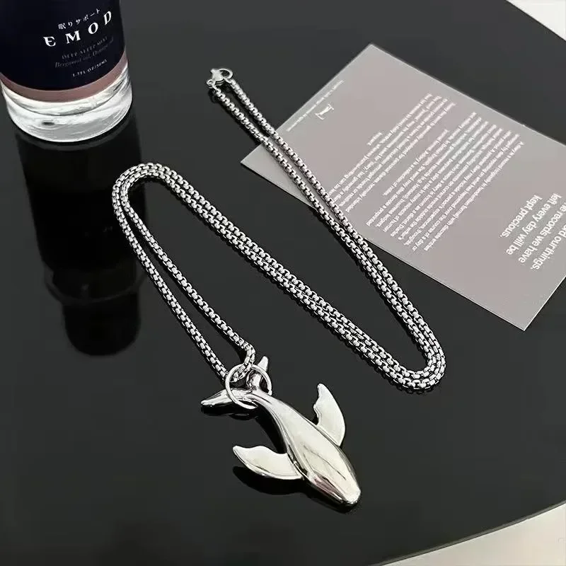 New Unisex Fashion Creative Whale Pendant Necklace Exquisite Alloy Small Whale Design Cool Style Long Chain Jewelry Accessory