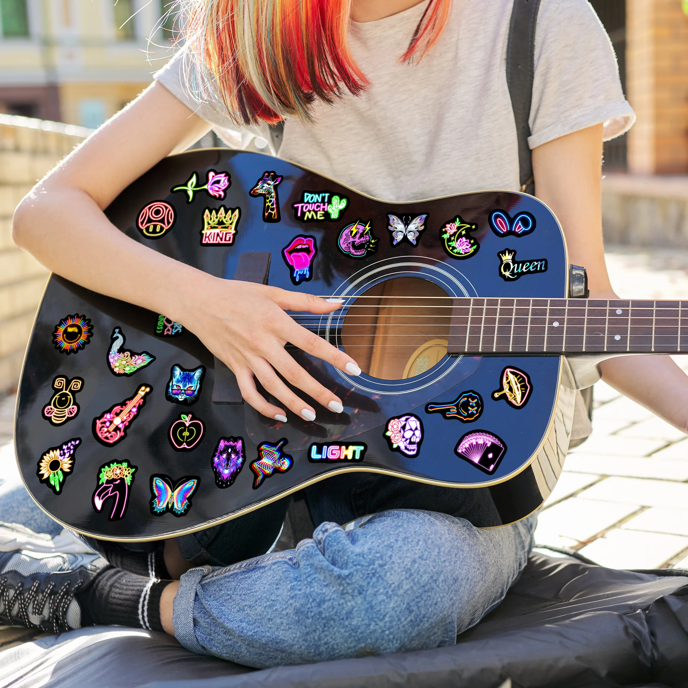 70 adesivi per bottiglie d'acqua al neon che si illuminano al buio per bambini, decalcomanie per laptop colorate e fresche per adulti, skateboard in vinile impermeabile