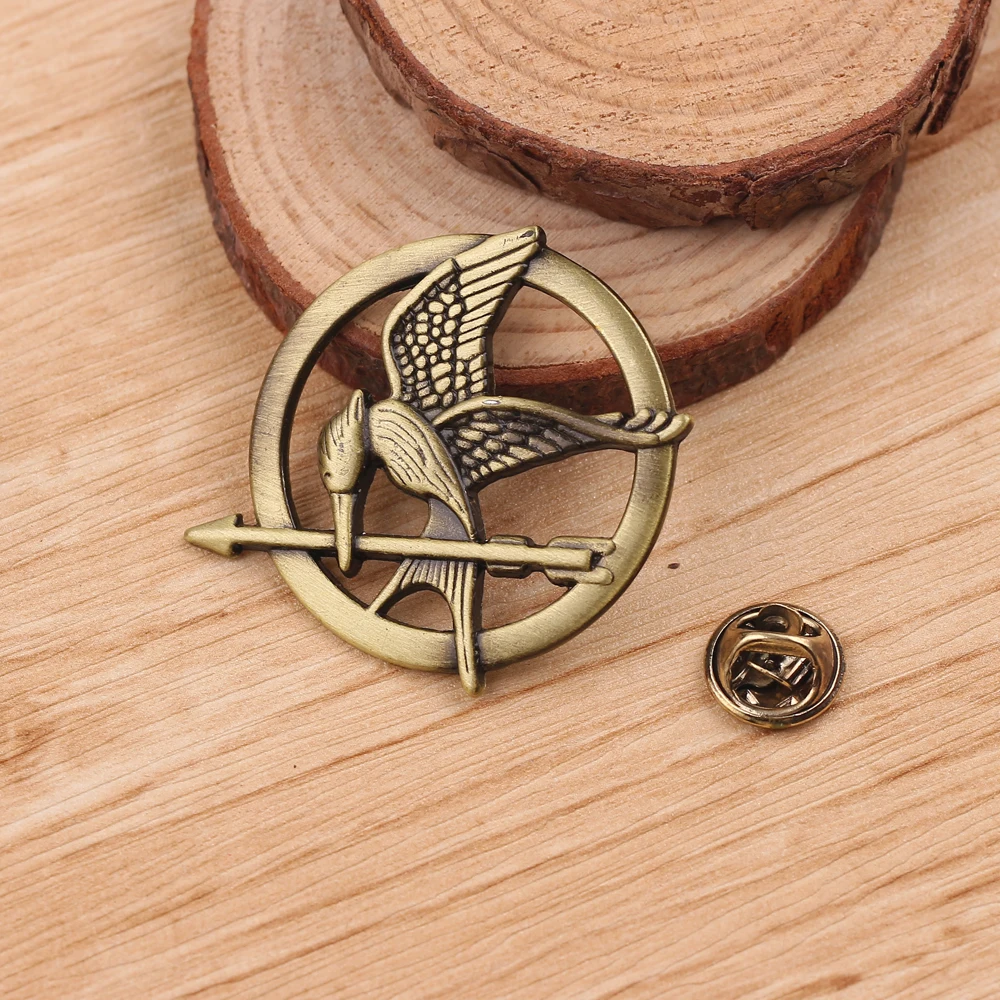 The Hunger Game Movie Brooches Jewelry Mockingjay Metal Button Badges for Handbag Cap Clothing Lapel Pins Accessories Toys Gifts