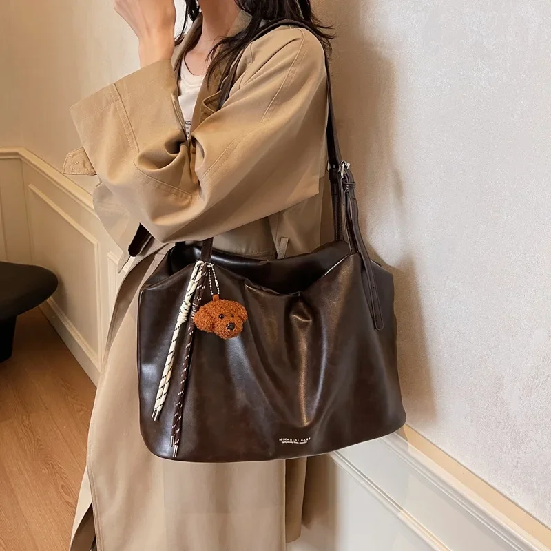 Retro Tote Bag Women's Autumn and Winter Commute Large-capacity Shoulder Oblique Span Bag High-end Feeling Armpit Bag