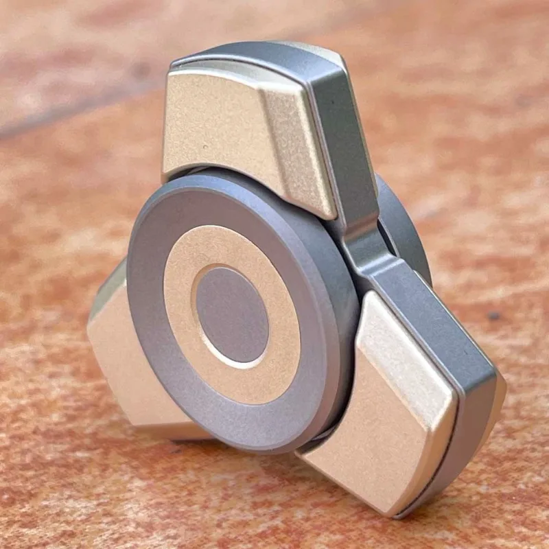 YJEDC ZF-Tri Needle ตัวเครื่องทำจากไทเทเนียมอัลลอยด์  ฝังทองเหลือง  ใบมีดสามใบ ความเร็วสูง ​ ​ ของเล่นฟิดเจ็ตสปินเนอร์บรรเทาความเครียด