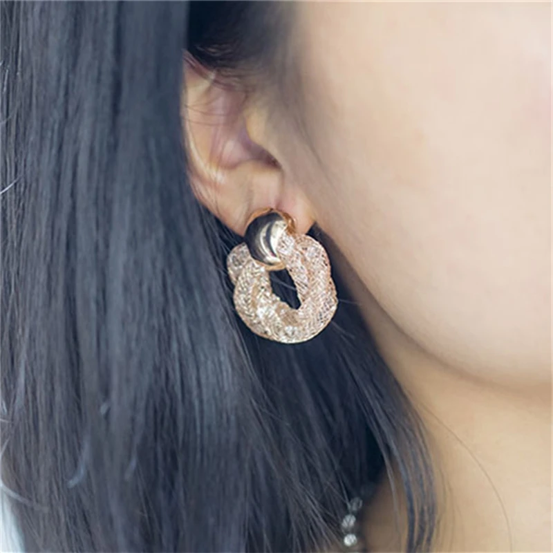Crystal Twist Women\'s Dangle Earrings Rhinestone Hollow Net Unusual Earrings Gold Color Metal Hanging Earrings female aretes
