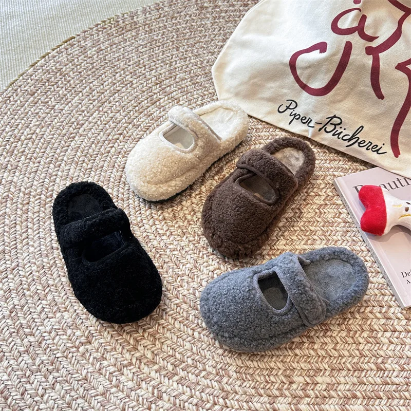 

Новые зимние детские тапочки, простые теплые модные повседневные плюшевые тапочки без шнуровки для девочек, мягкие пушистые детские домашние хлопковые тапочки на плоской подошве