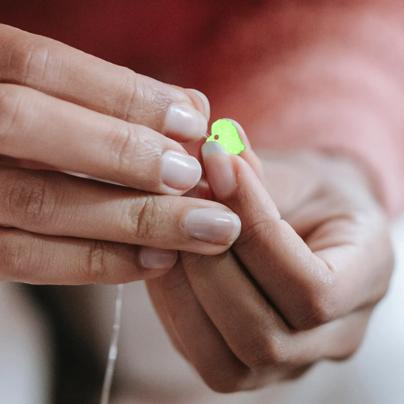 

Набор из 100 прозрачных акриловых подвесок в форме листьев для самостоятельного изготовления украшений: серег, браслетов, ожерелий. Принадлежности для создания украшений.