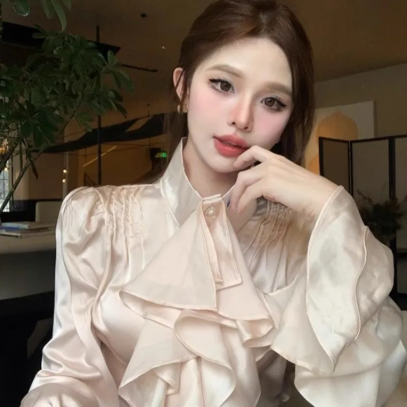 

2025 французская атласная рубашка с длинными рукавами, женская осенне-зимняя шикарная и универсальная темпераментная рубашка с рюшами и пуговицами