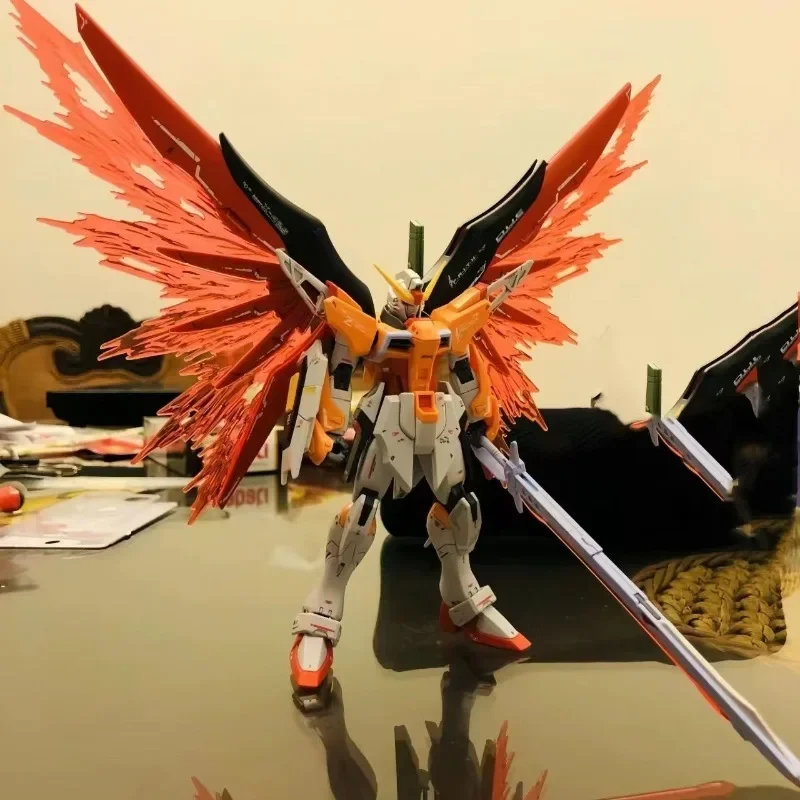 Bandai Gundam figura ensamblada de dibujos animados creativos Raid libre rojo herético oro herético juguete de modelo de juego educativo para niños