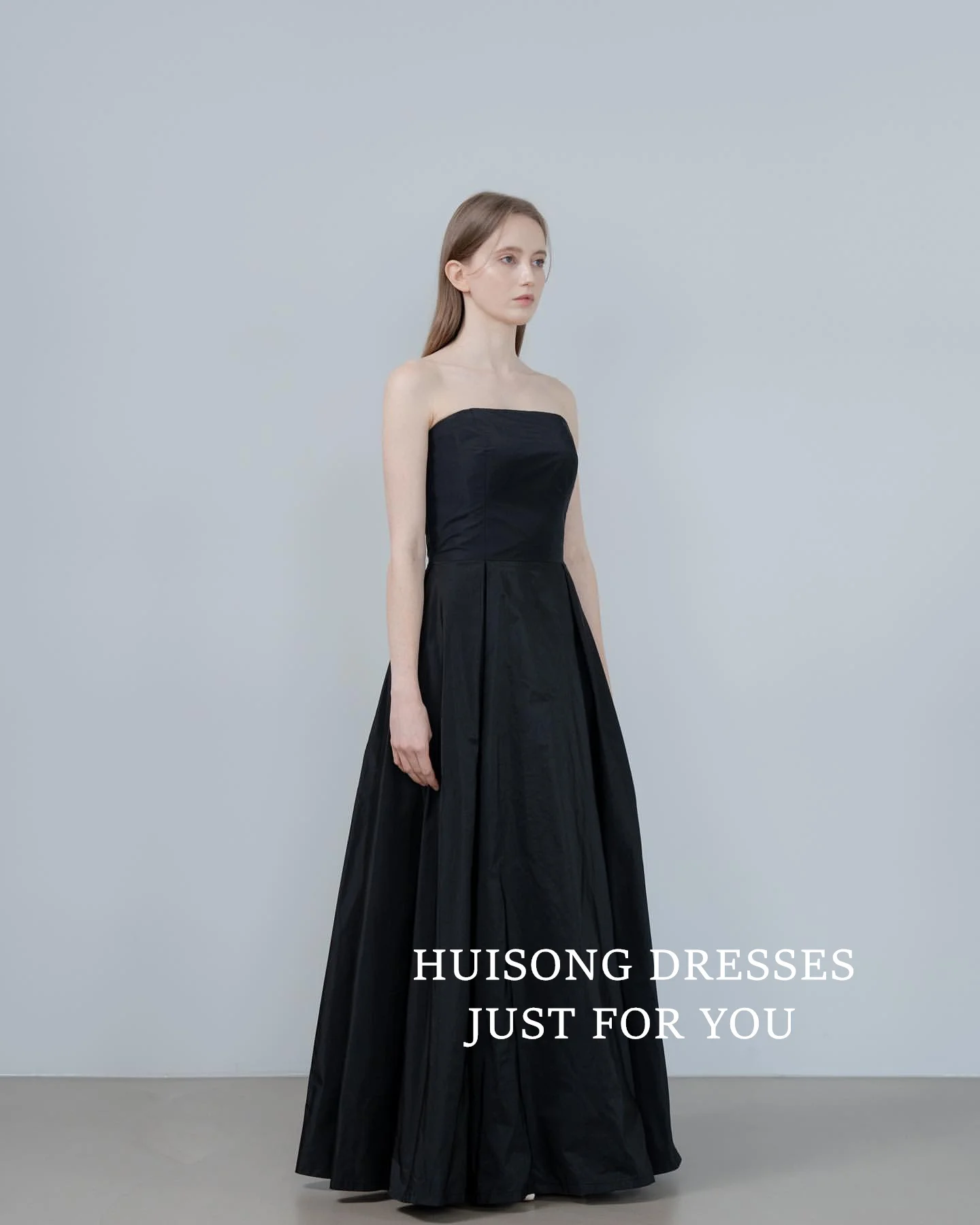 فستان زفاف كوري من التفتا الأسود مخصص من HUISONG فستان زفاف كوري بدون أكمام على شكل حرف a فستان زفاف كوري لالتقاط الصور