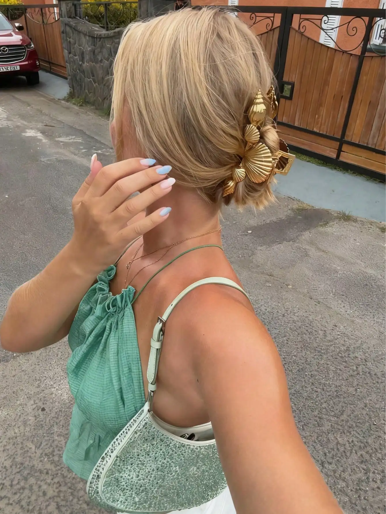 

Elegant Seashell Hair Claw Clip For Women Summer Beach Holiday Accessory