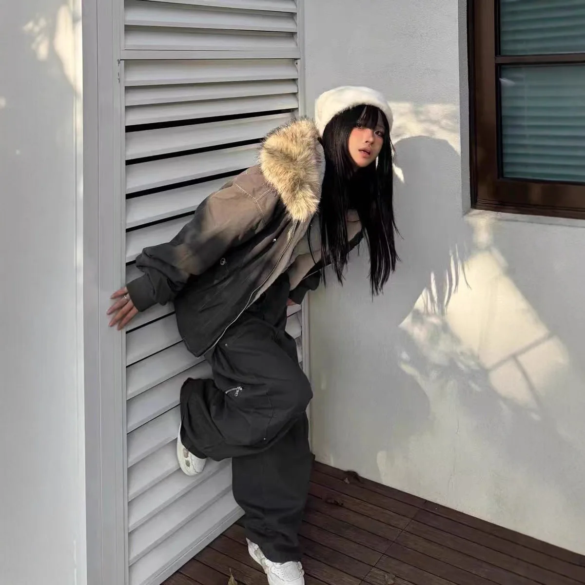 سترة أنيقة سوداء جمالية 2000s للسيدات لشتاء 2025 Y2k تصميم بقلنسوة معطف هاراجوكو ملابس نسائية فضفاضة غير رسمية