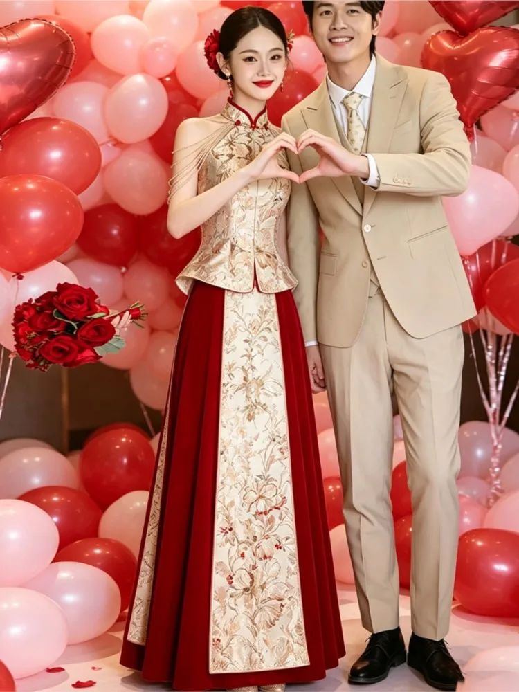The bride's new Chinese-style light luxury tassel shoulders a two-piece set and red morning gown for returning home