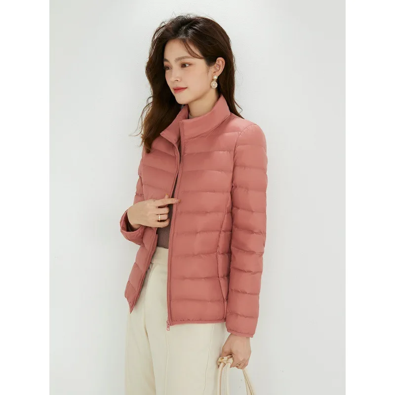 가을과 겨울 신상 한국 버전 스탠드업 칼라 경량 다운 재킷 여성용 짧고 넉넉한 캐주얼 따뜻한 재킷