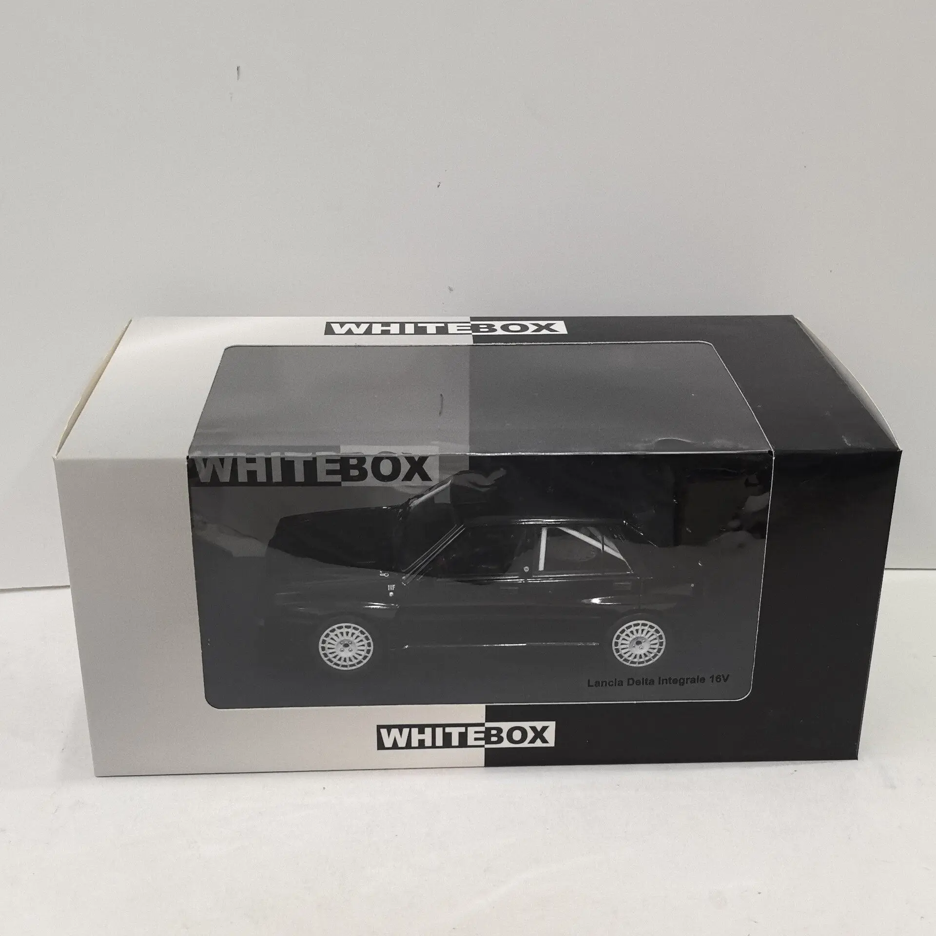 Металлическая модель автомобиля LANCIA DELTA 16V W6 в масштабе 1/24 от WHITEBOX