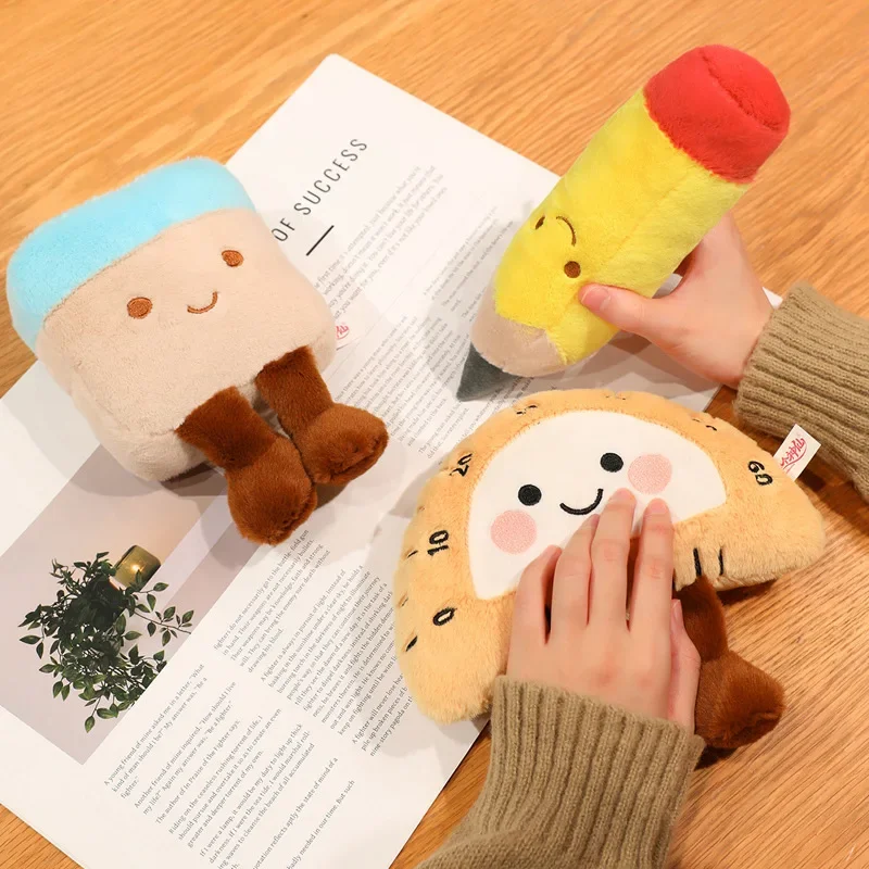 

Новые канцелярские товары, вечерние плюшевые игрушки, мягкая пушистая мультяшная линейка, ластик для карандашей, кукла-подвеска, прекрасный декор для рабочего стола, сумки, подвесные игрушки