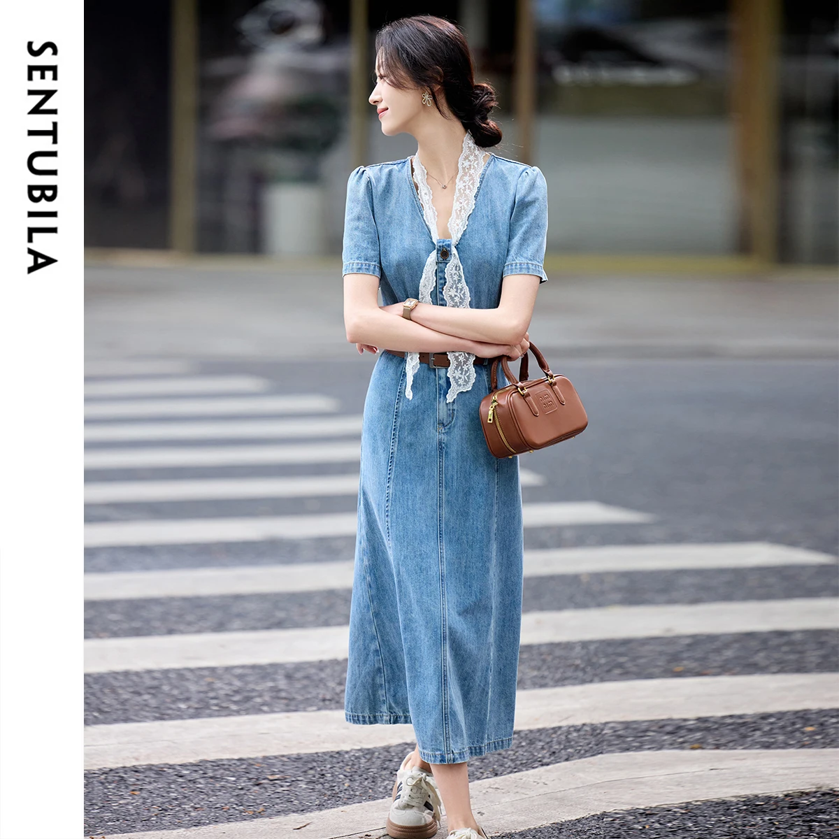 SENTUBILA-vestido largo vaquero con cuello de cinta de encaje, cinturón informal de verano 2025, corte en A, cuello en V, manga abombada, vestidos de mujer W52LH0098