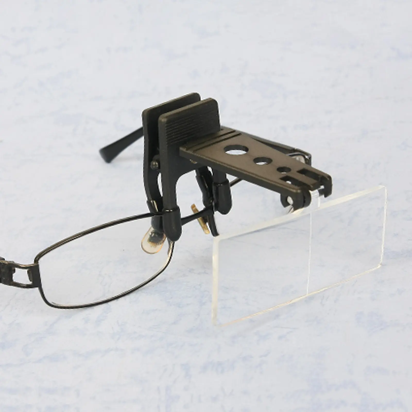 1Set Clip-on Magnifying Glass Portable Reading Magnifier with Strong Lens for Elderly Low Vision Clear Detail Viewing Books