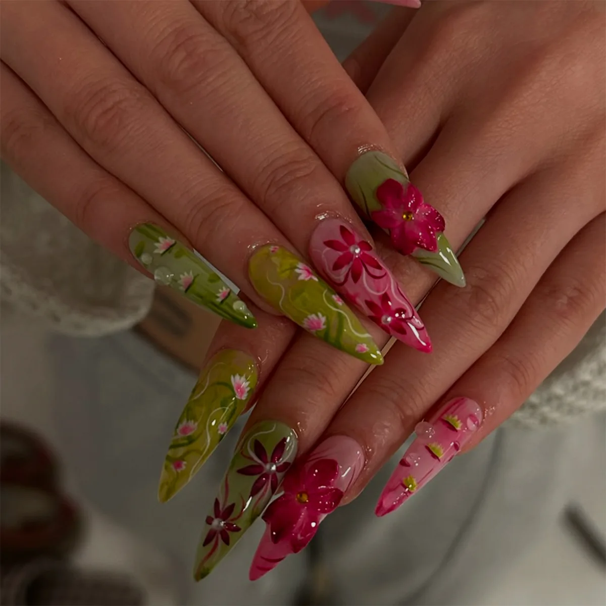 

24PCS Artistic Color Block Floral Press on Nails Stiletto Shape Fake Nails Rainbow Dopamine Design European Luxury False Nails