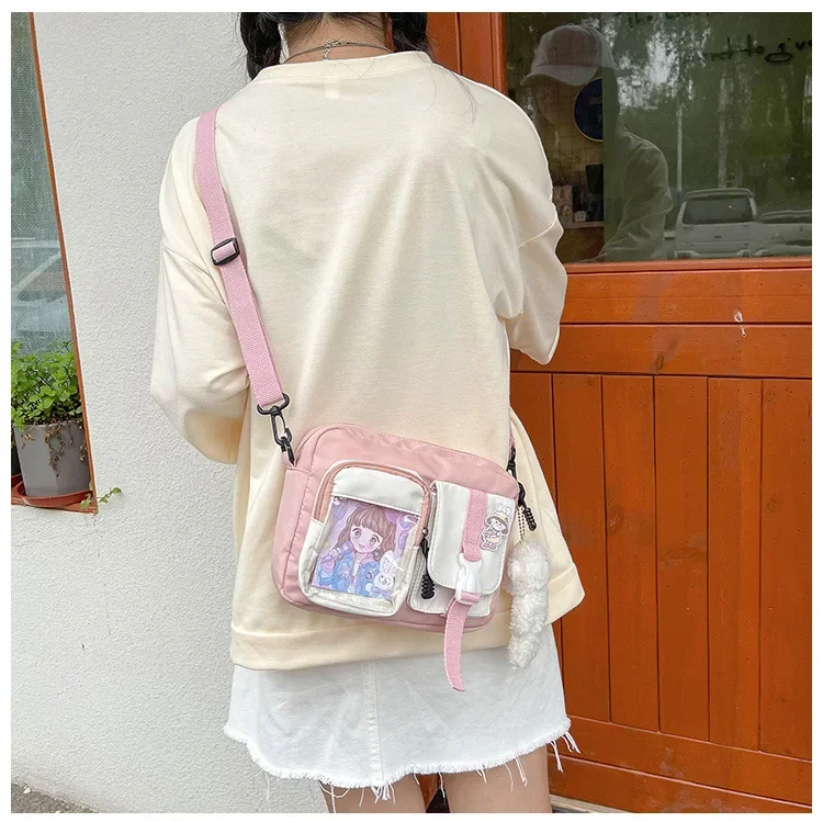 Kleine Umhängetaschen aus Canvas mit transparentem Kartenfach, Cartoon-Motiv, Messenger-Tasche für Teenager-Mädchen, Schul-, Alltags- und Reisetasche, lässige Mini-Schultertasche – Detail 7