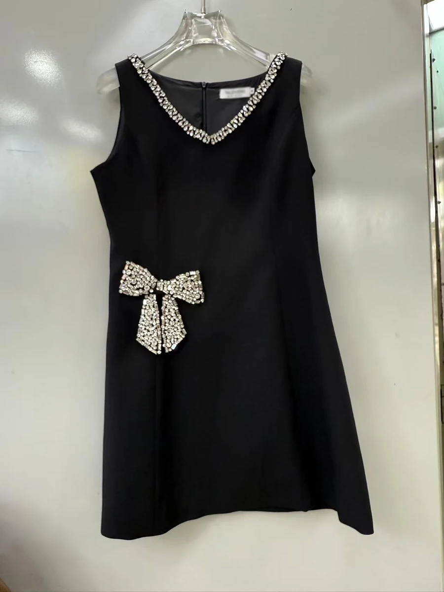 TWOTWINSTYLE Eleganckie sukienki damskie z jednolitym wzorem, zdobione diamentami, dekolt w serek, bez rękawów, patchworkowe, z kokardą, elegancka odzież damska