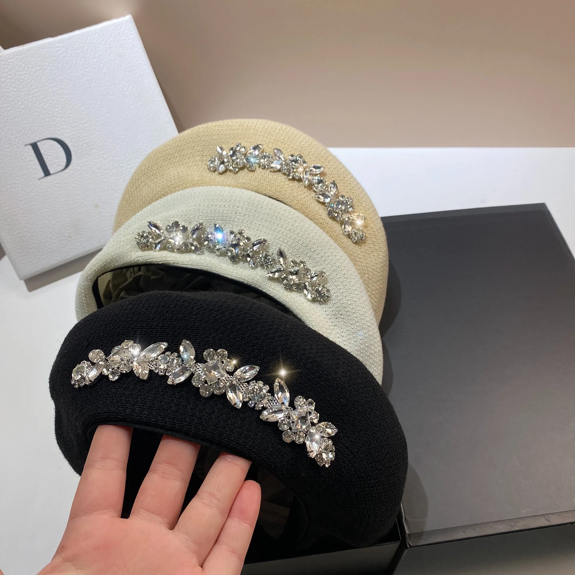 Spring Summer Net Women\'s Beret Hat Breathable Gorra Femme Chapeaux Cap Luxury Rhinestone Fedoras Peaked Cap Bonnet Sun Hat