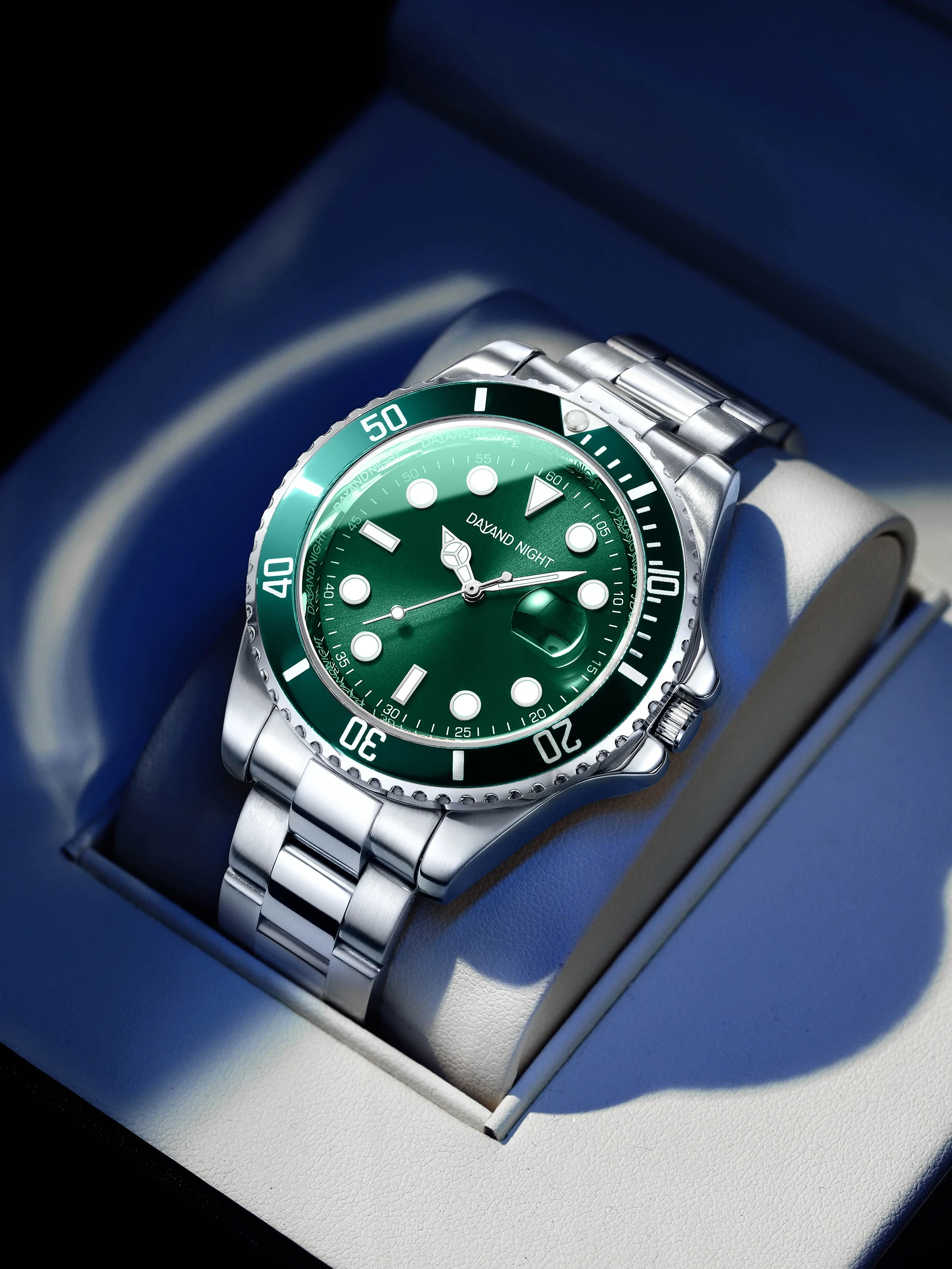 【DENHO E NOITE】Relógio masculino clássico premium com pulseira de aço inoxidável, fuso horário duplo, exibição de data e função luminosa.