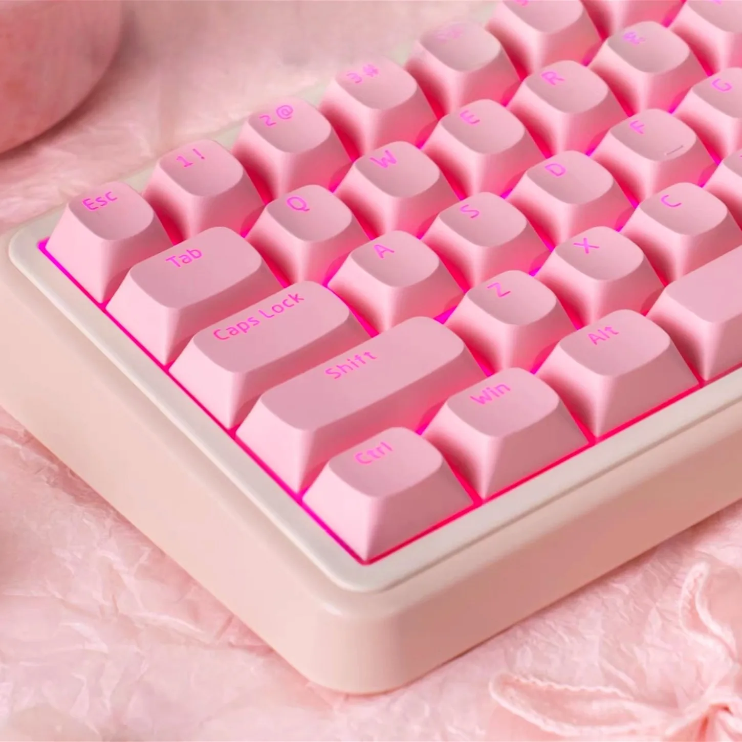 OEM Simple Pink Pudding Character Transparent Keychain Kit PBT+PC 133 Key Suitable for 61 68 75 87 104 Mechanical Keyboard
