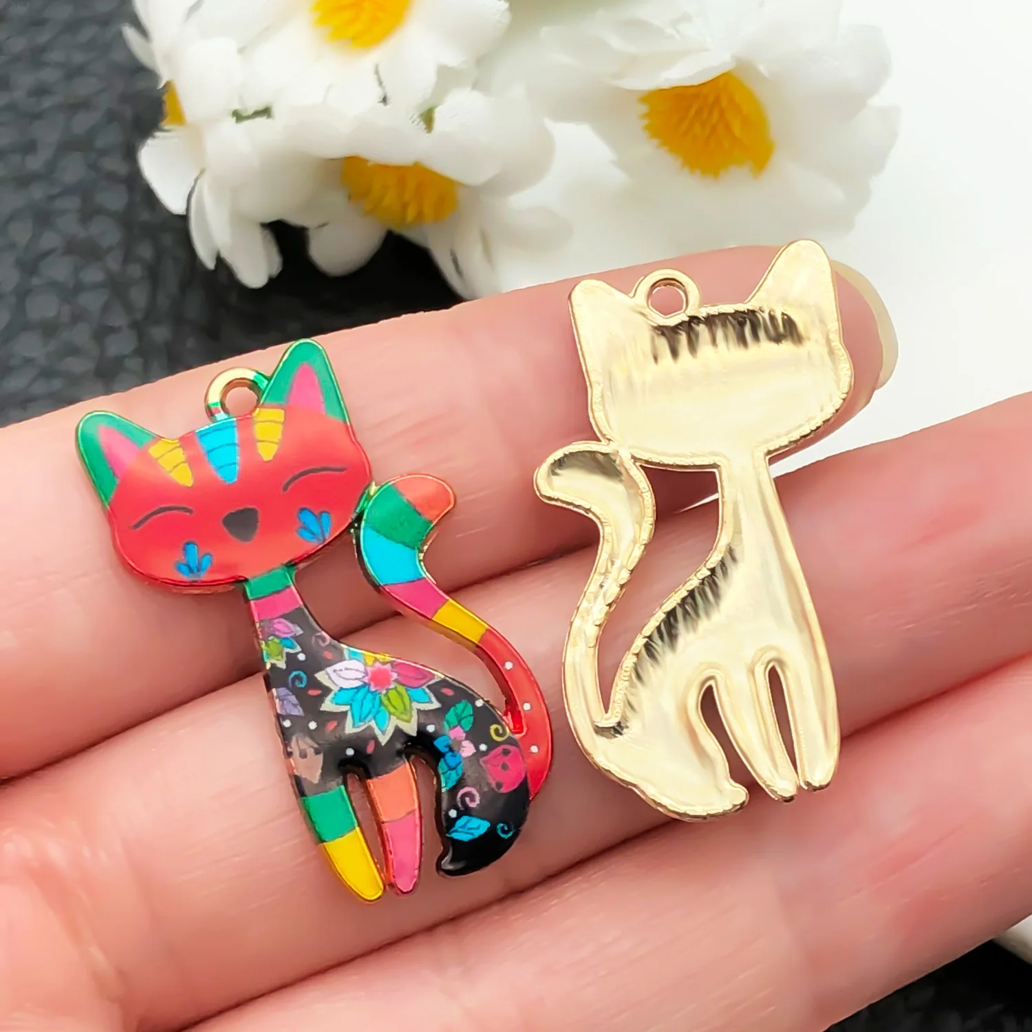Set van 5/10 grillige olie-druppel kattenbedels - artistieke doe-het-zelf-knutselbenodigdheden voor unieke handgemaakte sieraden en mode-accessoires