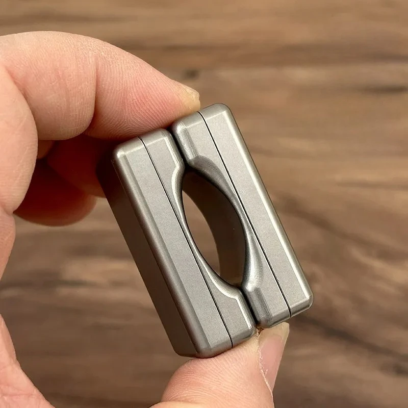 Multiple gameplay: somersault, EDC decompression, magnetic card push, popping coin, fingertip gyroscope