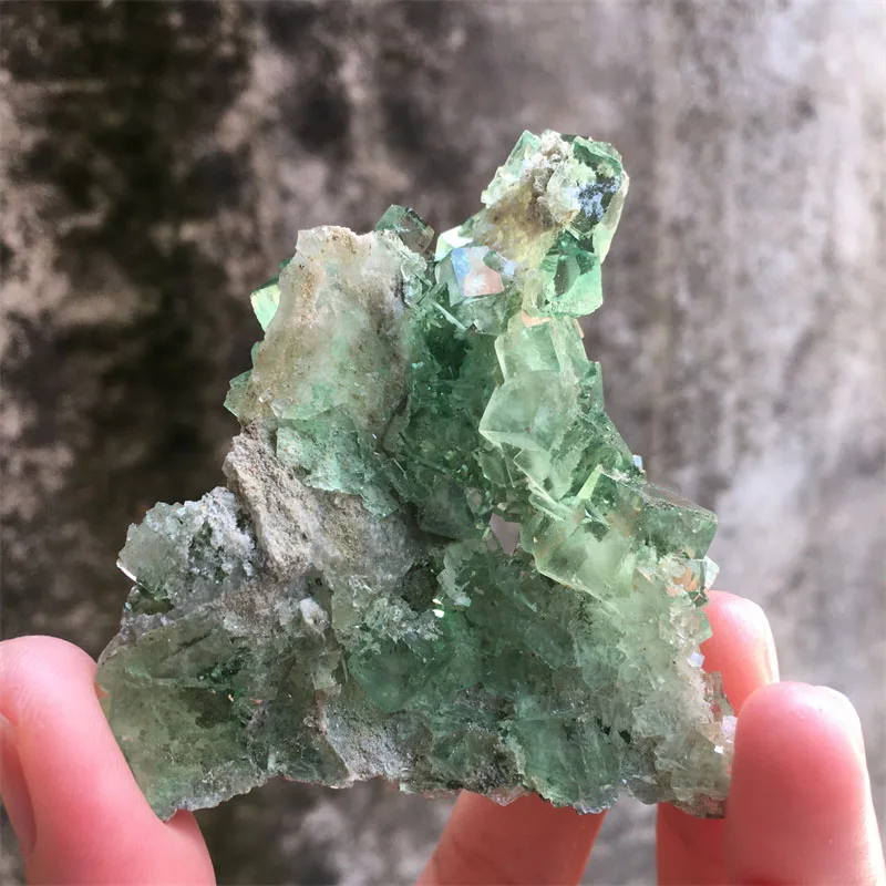 

Natural Stones Xianghualin Green Fluorite Cluster Specimen Crystals Mineral Samples Pyroemerald Spiritual Healing Room Decor