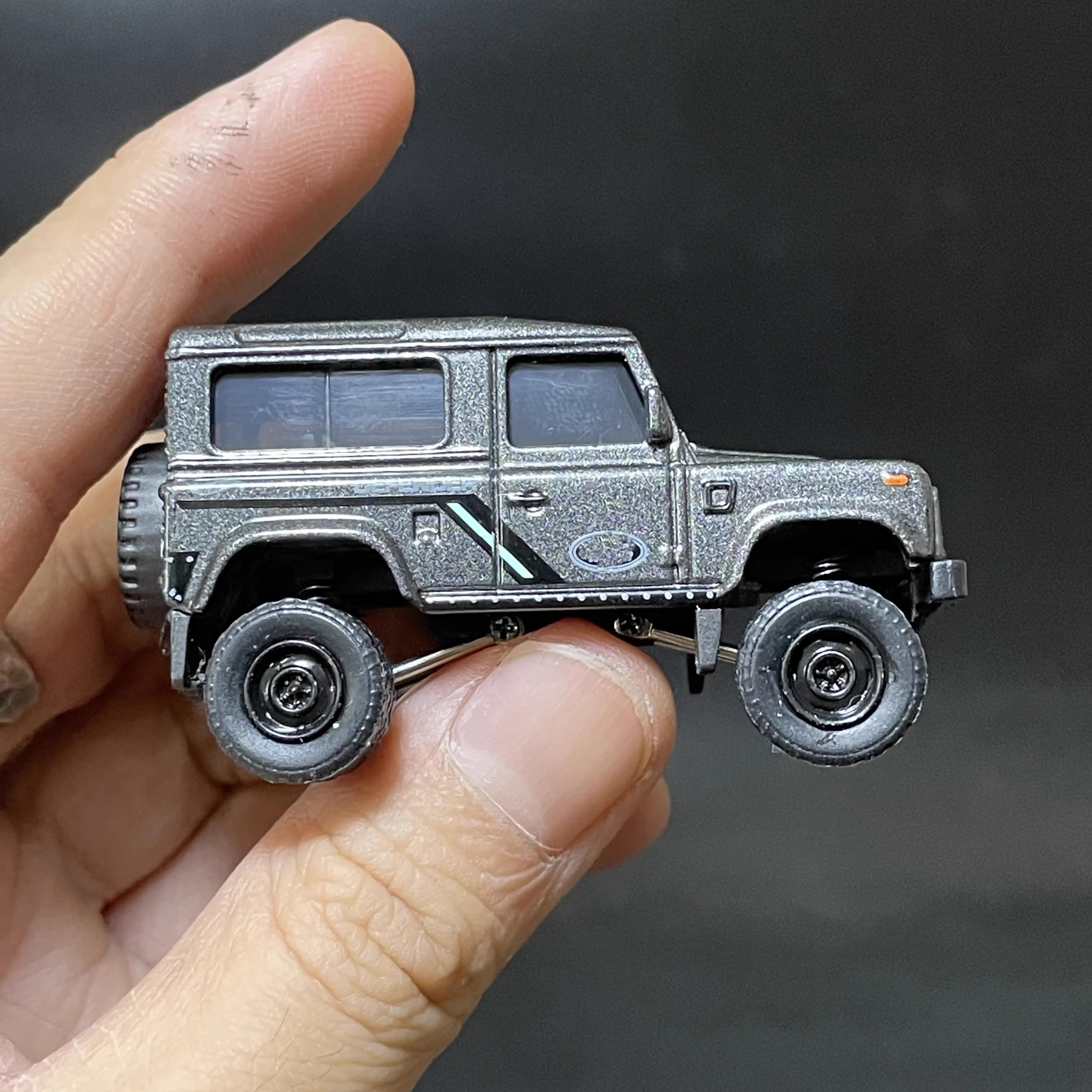 Remont 1:64 Model samochodu Suvs zmodyfikowane koła Rover Defender D90 z odporną na wstrząsy wersją rewitu pojazdów terenowych