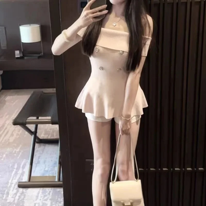 Ropa de mujer con un solo hombro, volantes lisos, camisetas sin mangas ajustadas y elásticas, moda Kroean de verano, camisola con botones lisos y dulces