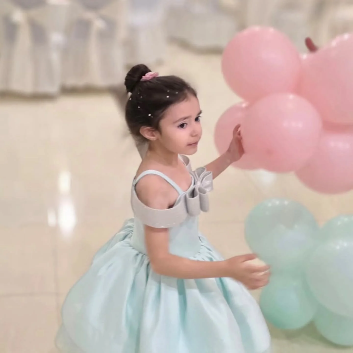 

Mint Satin Birthday Party Dress Off Shoulder Silver Bows Flower Girl Dress Spaghetti Strap Kids Prom Ball Gowns Knee Length