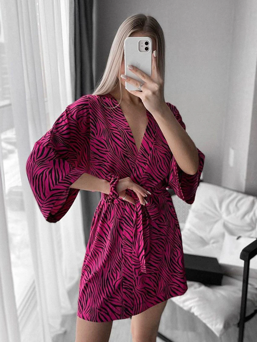 

Marthaqiqi Casual Ladies Nightgowns Sexy V-Neck Sleepwear Three Quarter Sleeve Pajamas Lace Up Robe Printing Home Clothes Women