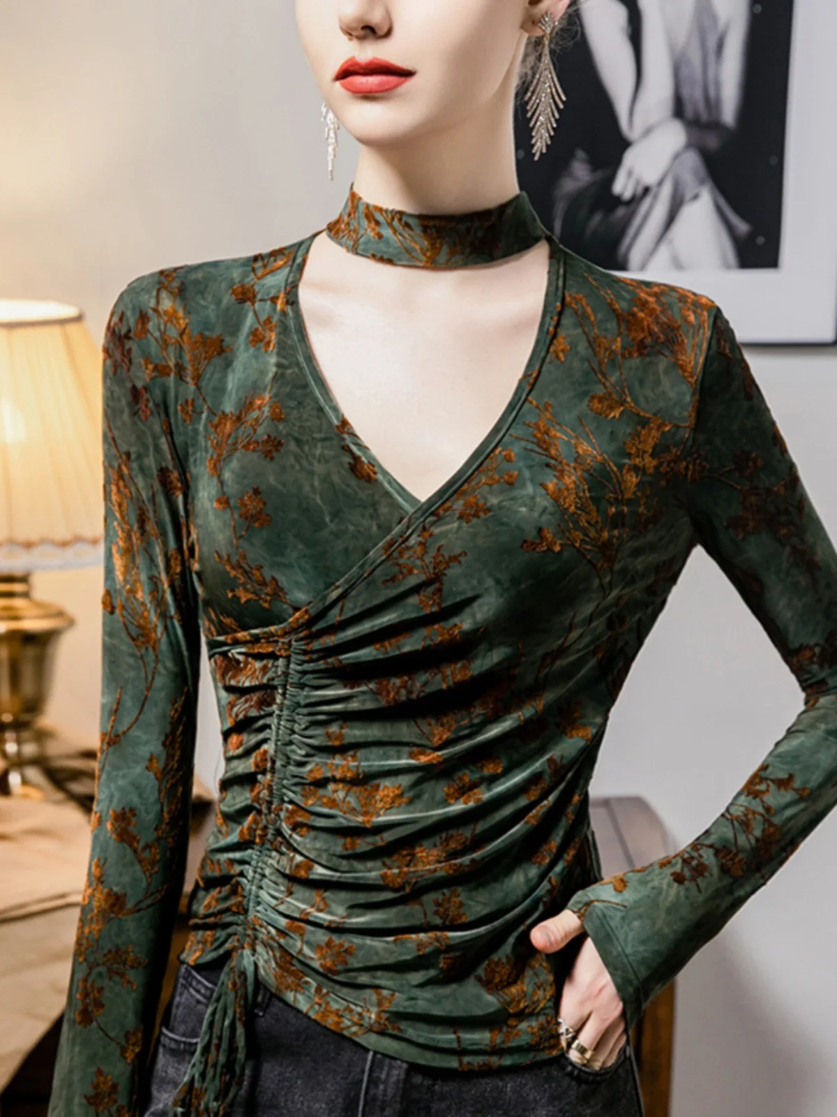 2025 Fall Women's Hollow-out Halter Neck Top with Flock Print & Tie Detail - Chic T-shirt