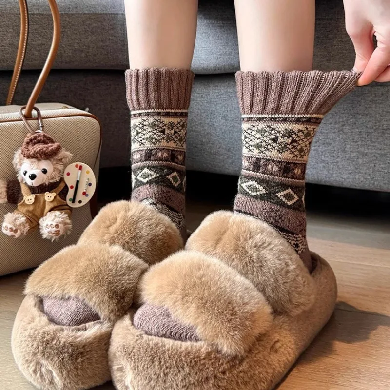 5 paires de chaussettes en laine épaisses, chaudes et résistantes au froid, Style ethnique rétro, décontractées et confortables, chaussettes mi-tube pour femmes, hiver