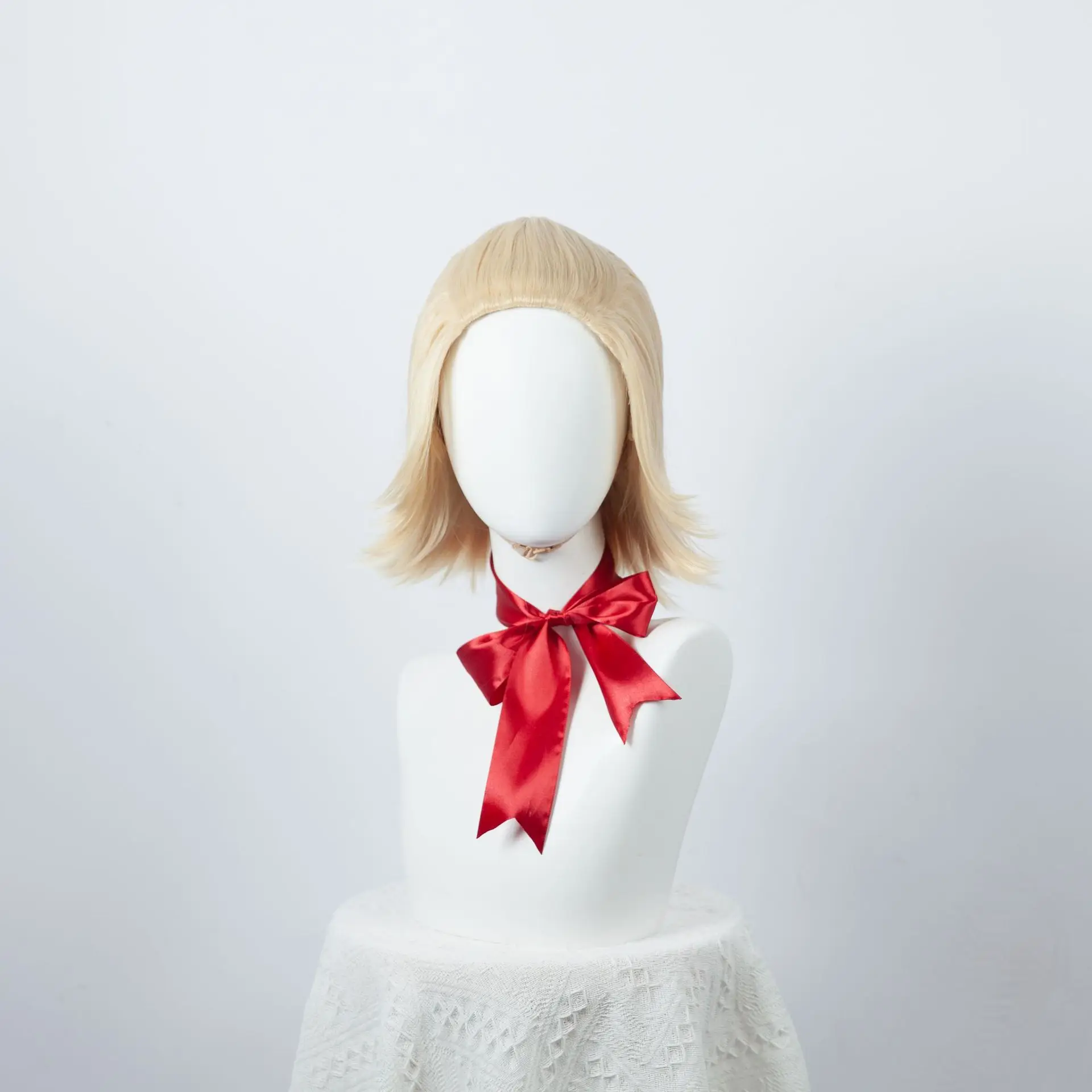 Perruque de cosplay de Tokyo Revengers Zana Manshirō avec une grande coiffure Pompadour