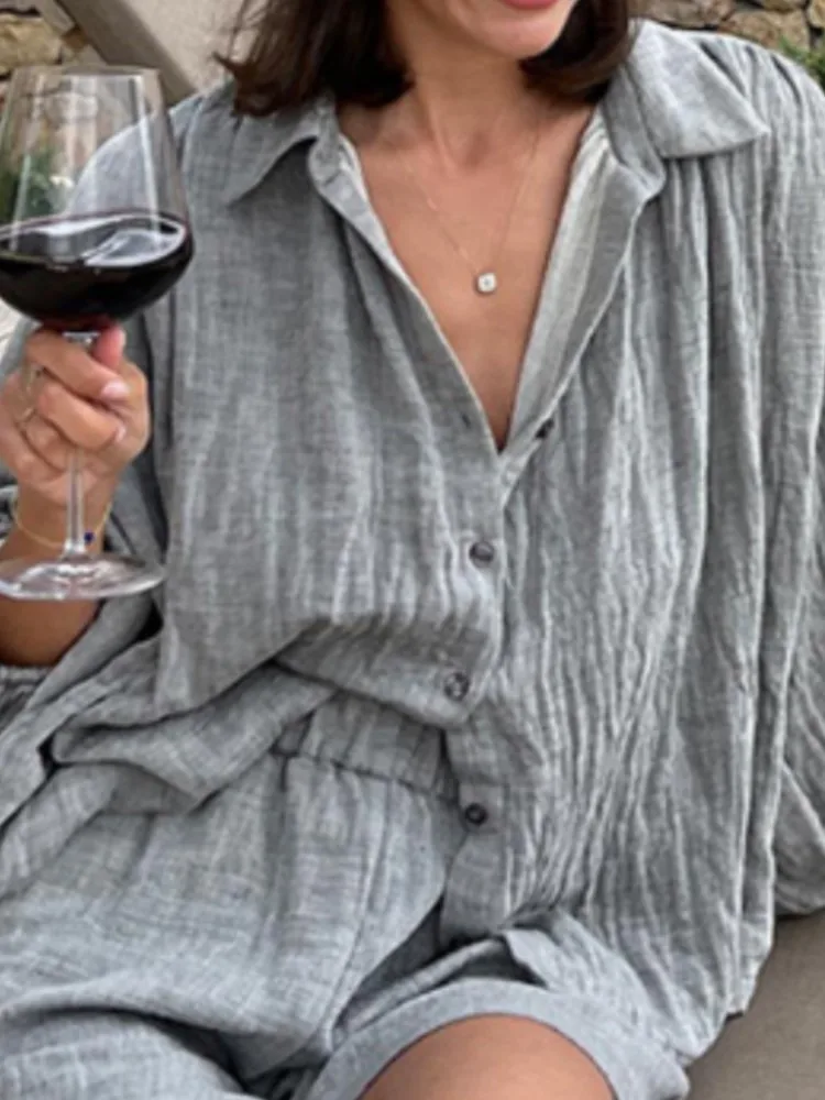 Conjunto de 2 piezas de camisa lisa a la moda para mujer, camisas informales de manga larga con botones, conjuntos de Tops y pantalones cortos, ropa de oficina para vacaciones para mujer