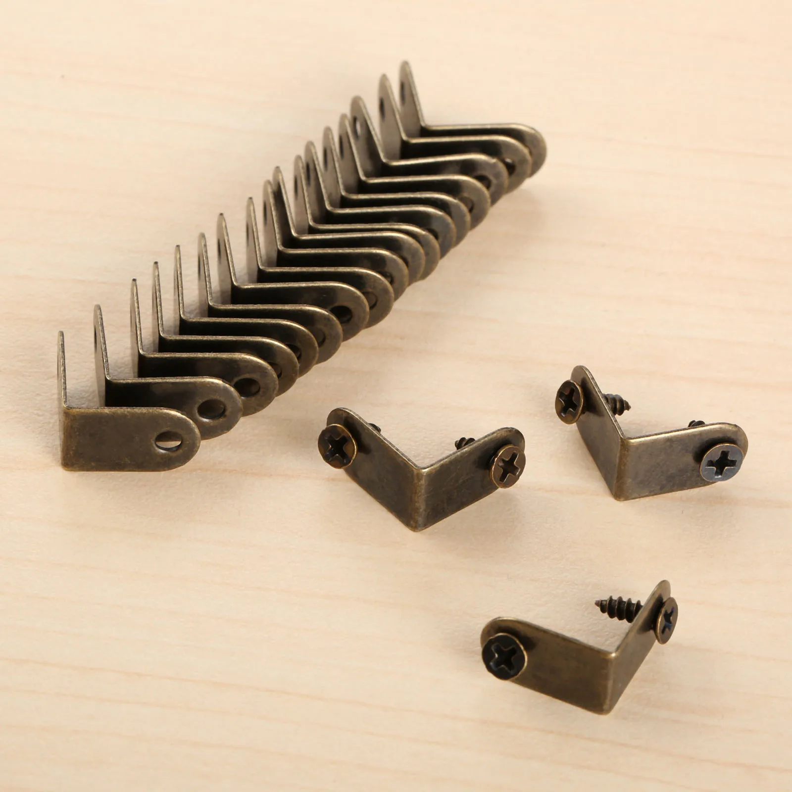 DRELD 20Pcs ตกแต่งเครื่องประดับโบราณไวน์ของขวัญกล่องไม้กรณี Protector Guard Bronze ตกแต่งโต๊ะ15*9มม.