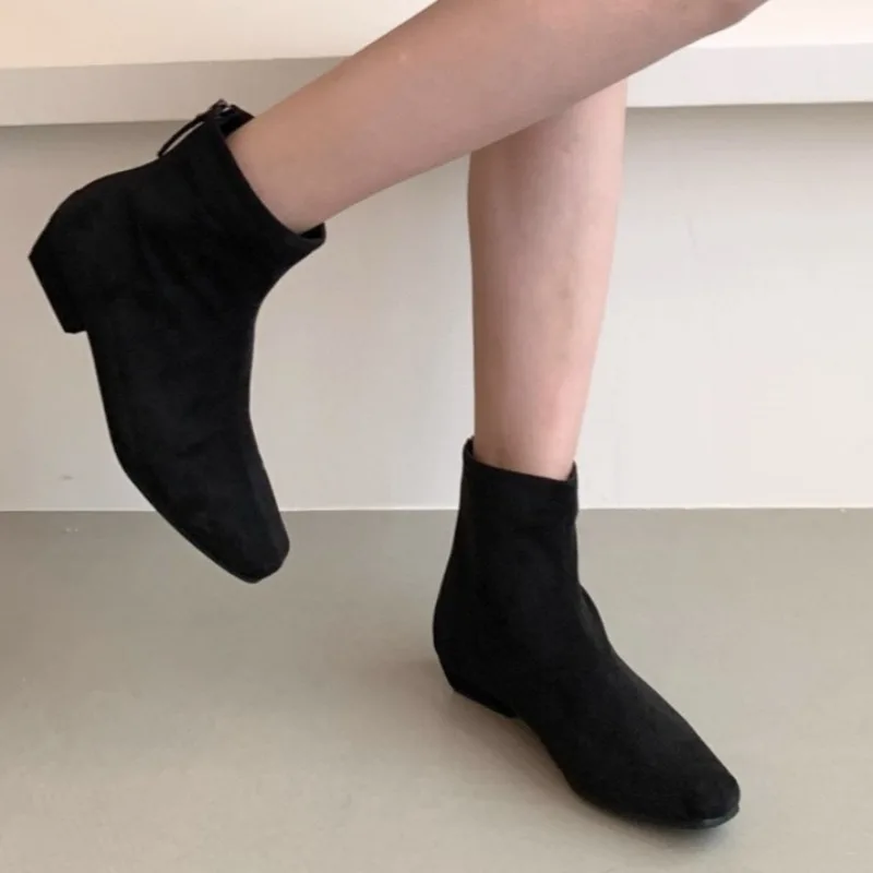 2025 العلامة التجارية الجديدة المرأة حذاء من الجلد غير رسمي موضة بلون الجلد المدبوغ حذاء من الجلد العلامة التجارية مصمم الشتاء أحذية تشيلسي عالية الجودة