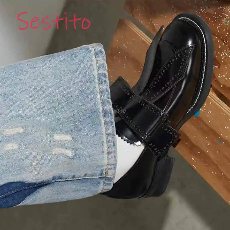 

Bow Shaped Small Leather Shoes for Both Men and Women Fashionable British Style New Tie Carved Design Casual Flat Shoes