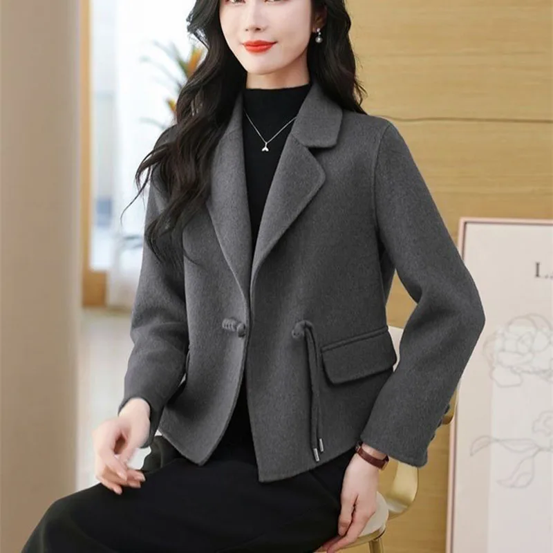 معطف صوفي أنيق للنساء لخريف وشتاء 2026 سترة صوف جديدة على الطراز الغربي بدلة الأم بياقة خارجية معطف خارجي وطني للسيدات