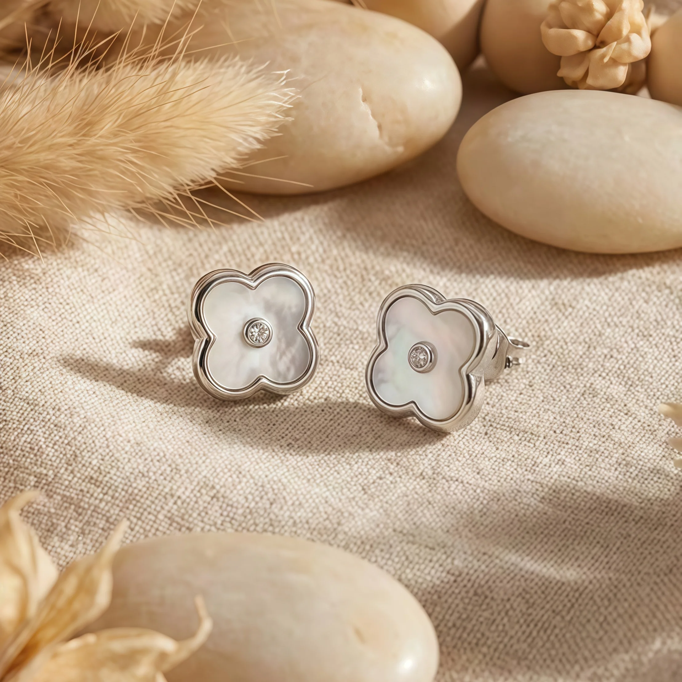 Fashion Brass Jewelry Daily Wear Mother of Pearl Clover Stud Earrings